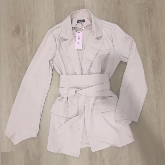 ✨NWT | Micas | Solid Notched Label Belted Blazer - Picture 2 of 4